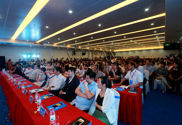 中原首屆跨境電商高峰會(huì)議 中原首屆跨境電商高峰會(huì)議